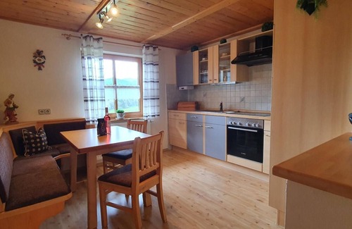 Arnbruck Apartment | Comfort vacation apartment (55 m²) for up to two people with sunbathing lawn and barbecue
