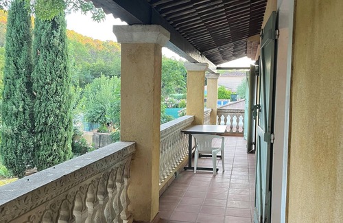 Vins-sur-Caramy Apartment | Comfort villa on the lake