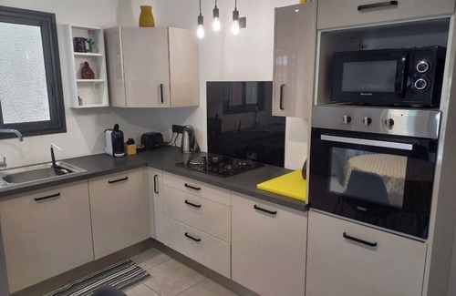 Etang Sale Les Bains House | Comfortable house in a quiet area close to the sea and amenities in a seaside resort.
