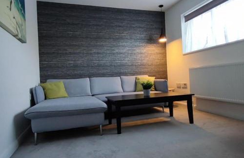 Borehamwood Apartment | Comfortable 1 Bed flat with Air Con