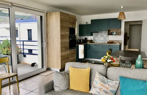 Publier Apartment | Comfortable 1-bedroom apartment near beach and lake with garage