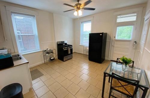 St. Louis Apartment | Comfortable 1BR Apartment - Laundry & Backyard