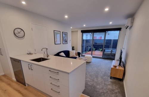 Saint Albans House | Comfortable 2 bedroom townhouse close to the CBD