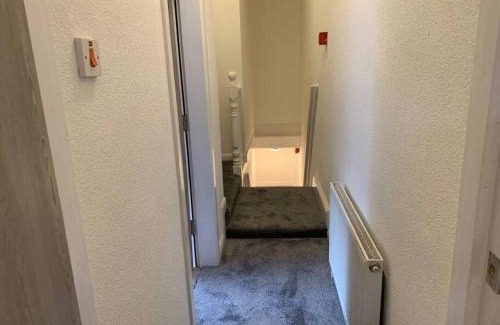Erdington Apartment | Comfortable 2 bedroom Apartment 7 Minute Walk to Train Station