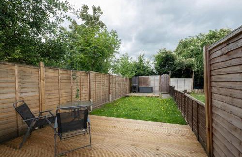 Taunton House | Comfortable 2 Bedroom Home with Parking in Taunton