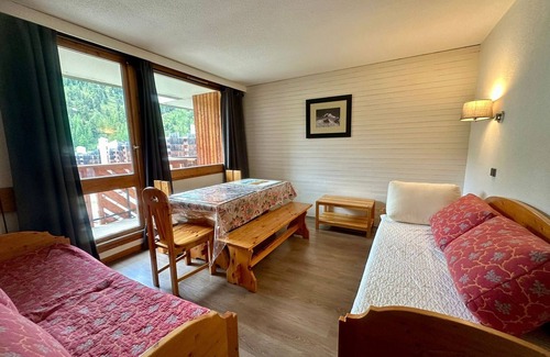 Macot-la-Plagne Apartment | Comfortable 2-room apartment · Near slopes · Balcony, Pool