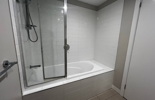 Coopers Plains Apartment | Comfortable 2BR Getaway in Cooper Plains with Parking