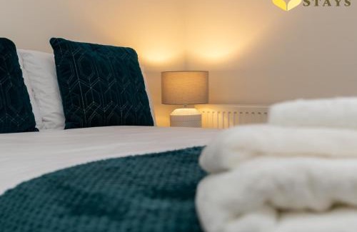 Northampton House | Comfortable 2BR house 4 beds Town Train Parking