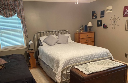 Milledgeville House | Comfortable 3 bedroom home on Lake Sinclair. .