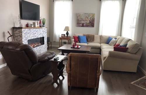 The Meadows House | Comfortable 3 Bedroom Patio Home in the Meadows
