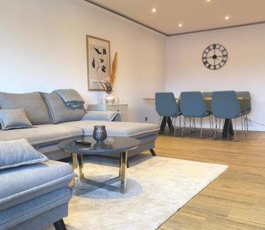 Linden-Mitte Apartment | Comfortable 3 room apartment I 81 m2 I Central l Self-Check-In I WiFi & Netflix