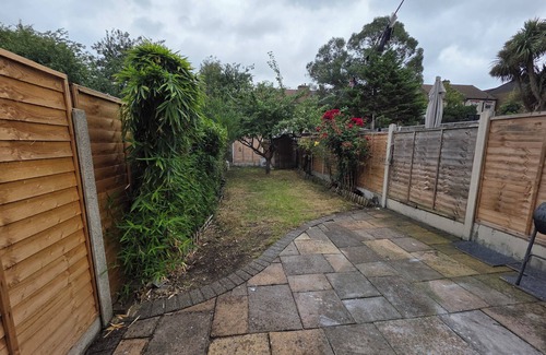 Newbury Park Apartment | Comfortable 3BD House near Newbury Park Station