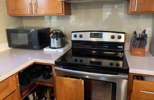 Diamond Head - Kapahulu - St. Louis Villa | Comfortable 3bedr and 2 bath near Waikiki Beach & Resort Area.