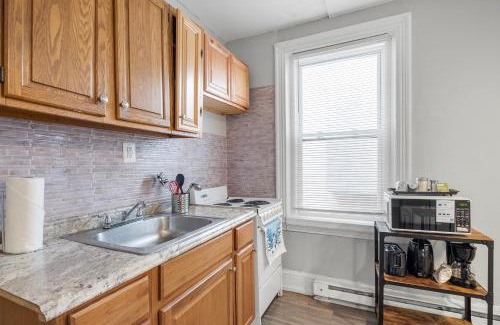 North Philadelphia West Apartment | Comfortable 3br Home Near Temple & Center City