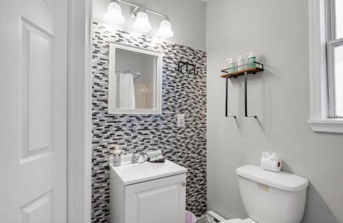 North Philadelphia West Apartment | Comfortable 3br Home Near Temple & Center City
