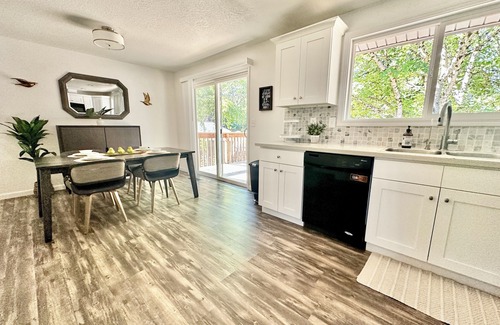 Greenburg Apartment | Comfortable 3BR w/Queen Bed, Garden Views, Patio!