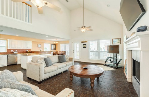 Spanish Grant House | Comfortable 3rd Row Home w/Easy Walk to the Beach
