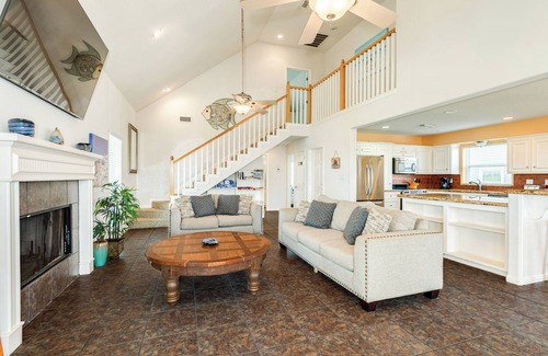 Spanish Grant House | Comfortable 3rd Row Home w/Easy Walk to the Beach