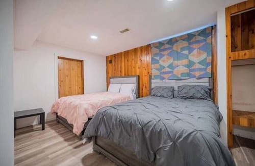 Winfield House | Comfortable 4 BD House with free parking-Unit A