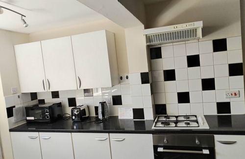 Hucknall House | Comfortable 4-bed House in Hucknall, Nottingham