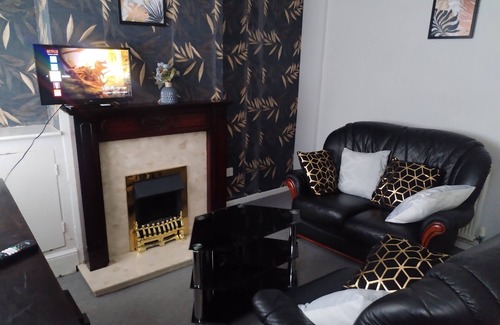 Hucknall House | Comfortable 4-bed House in Hucknall, Nottingham