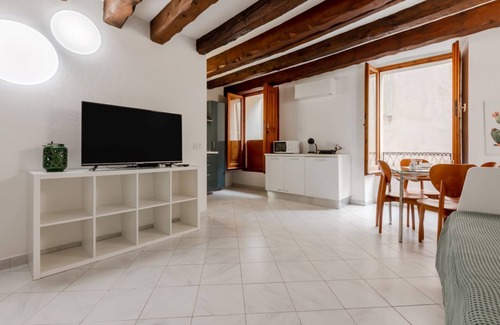 Historic Castle District Apartment | Comfortable 55 sqm studio apartment, capable of hosting up to 4 people, located on the ground floor of a period building.The property is located in the historic center of Cagliari, within the Castello district, in an area full of services and well connec