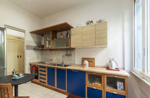 Universita Apartment | Comfortable 75sqm apartment able to accommodate up to 2 people, located on the first floor of a period building with elevator (not suitable for disabled people). The property is located in an area full of services just a few minutes away from Piazza Bolo
