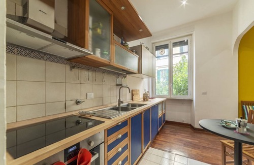 Universita Apartment | Comfortable 75sqm apartment able to accommodate up to 2 people, located on the first floor of a period building with elevator (not suitable for disabled people). The property is located in an area full of services just a few minutes away from Piazza Bolo