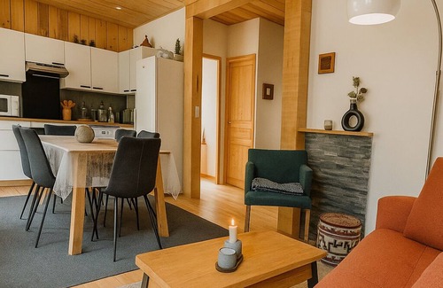 Mont-Dore House | COMFORTABLE ACCOMMODATION WITH TERRACE AND GROUNDS.
