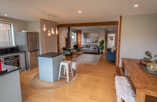 Blackpool House | Comfortable Adaptable home in a great location on Waiheke