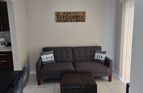 North Lauderdale House | Comfortable & Affordable, Close to Everything!