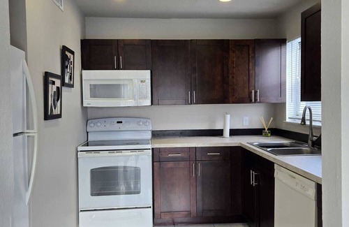 North Lauderdale House | Comfortable & Affordable, Close to Everything!