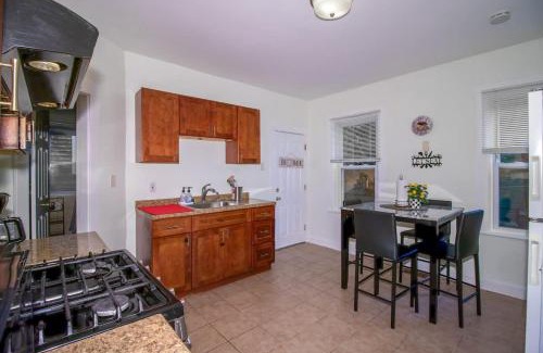 Fields Corner West House | Comfortable and Central 3 Bed Apartment