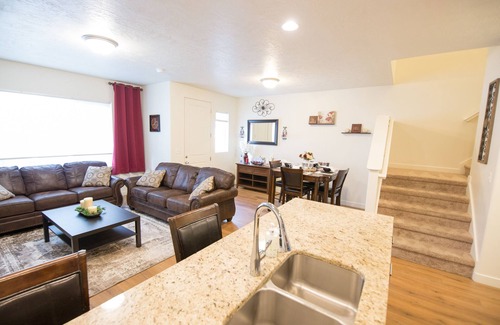 Bluffdale House | Comfortable and clean townhome