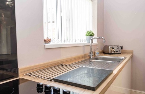 Handsworth House | Comfortable and Convenient 3 BR House with Parking