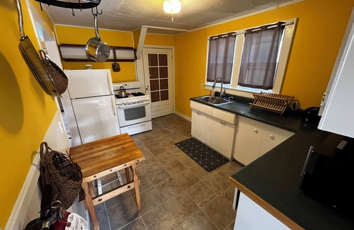 Old North End Apartment | Comfortable and Cozy Apt with Parking
