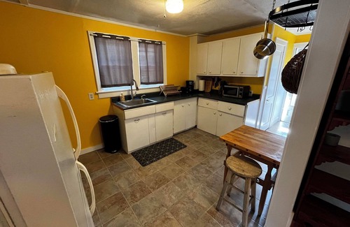 Old North End Apartment | Comfortable and Cozy Apt with Parking
