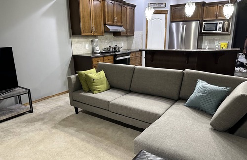 Cranston House | Comfortable and family-friendly Home with AC