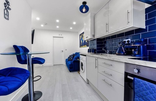 Tottenham Apartment | Comfortable and Stylish 1 BR flat - Sleeps 2