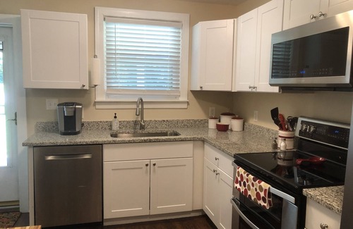 Inglewood House | Comfortable and Quiet 3 Bedroom Duplex