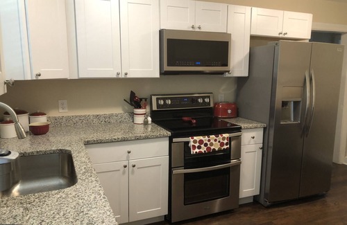 Inglewood House | Comfortable and Quiet 3 Bedroom Duplex