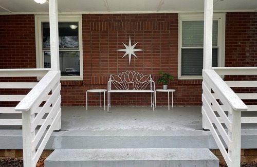 Inglewood House | Comfortable and Quiet 3 Bedroom Duplex