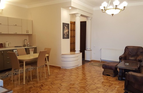 Old Boulevard Apartment | Comfortable and spacious apartment with seaview.
