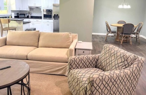 Dothan House | Comfortable and Stylish | Live Like a Dothan Local