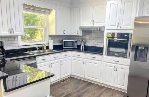 Dothan House | Comfortable and Stylish | Live Like a Dothan Local