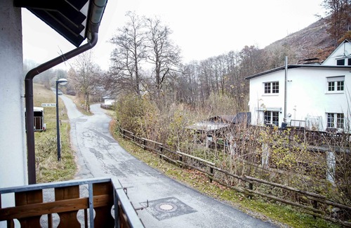 Zueschen Apartment | Comfortable and versatile room -perfect for relaxation, work and exchange