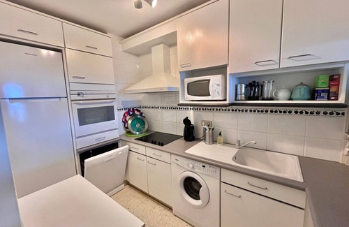 Le Grau-Du-Roi Apartment | Comfortable apartment with pool by the sea