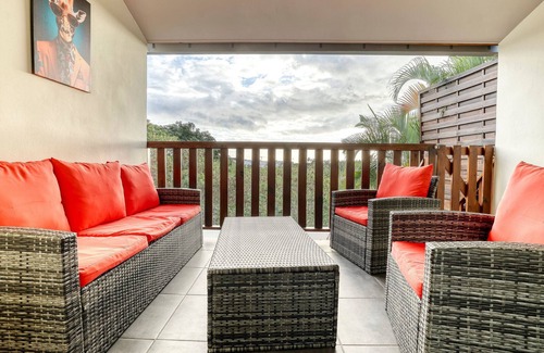 La Possession House | Comfortable apartment with terrace near Saint-Denis