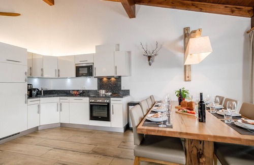 Piesendorf Apartment | Comfortable apartment with sauna and balcony