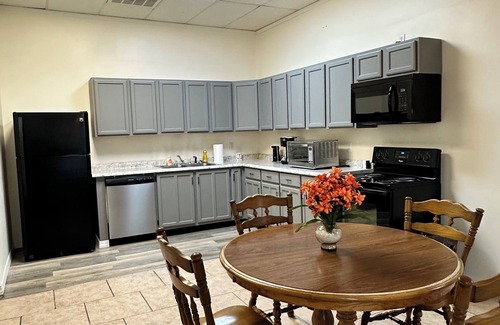 Monticello Apartment | Comfortable apartment close to town and 6 miles to Lake Cumberland!